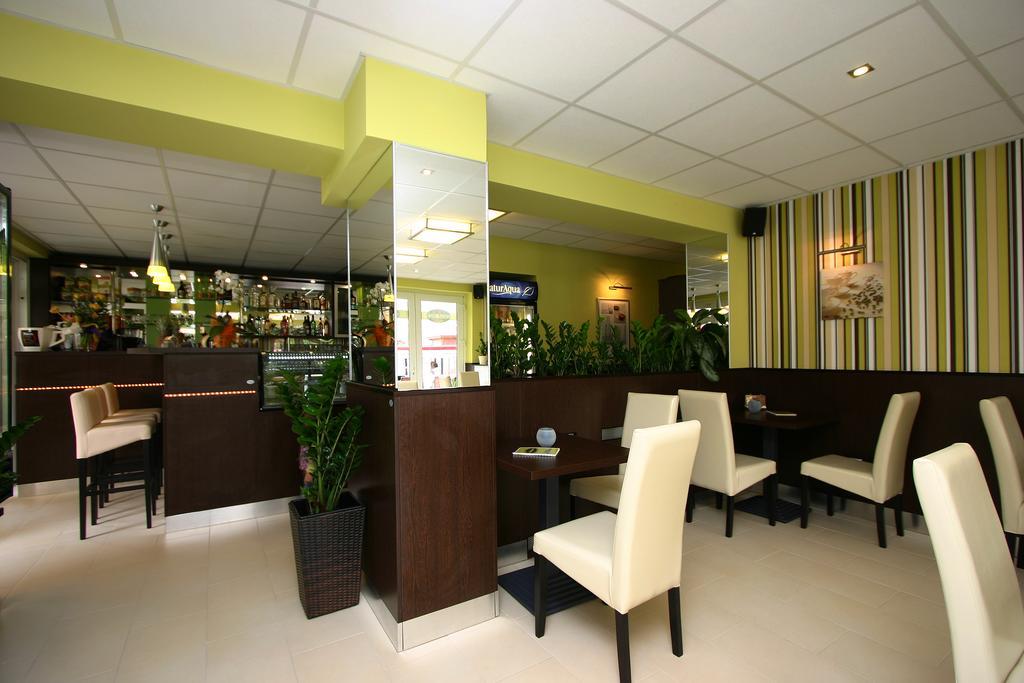 Cafe Relax Apartments Hévíz 외부 사진